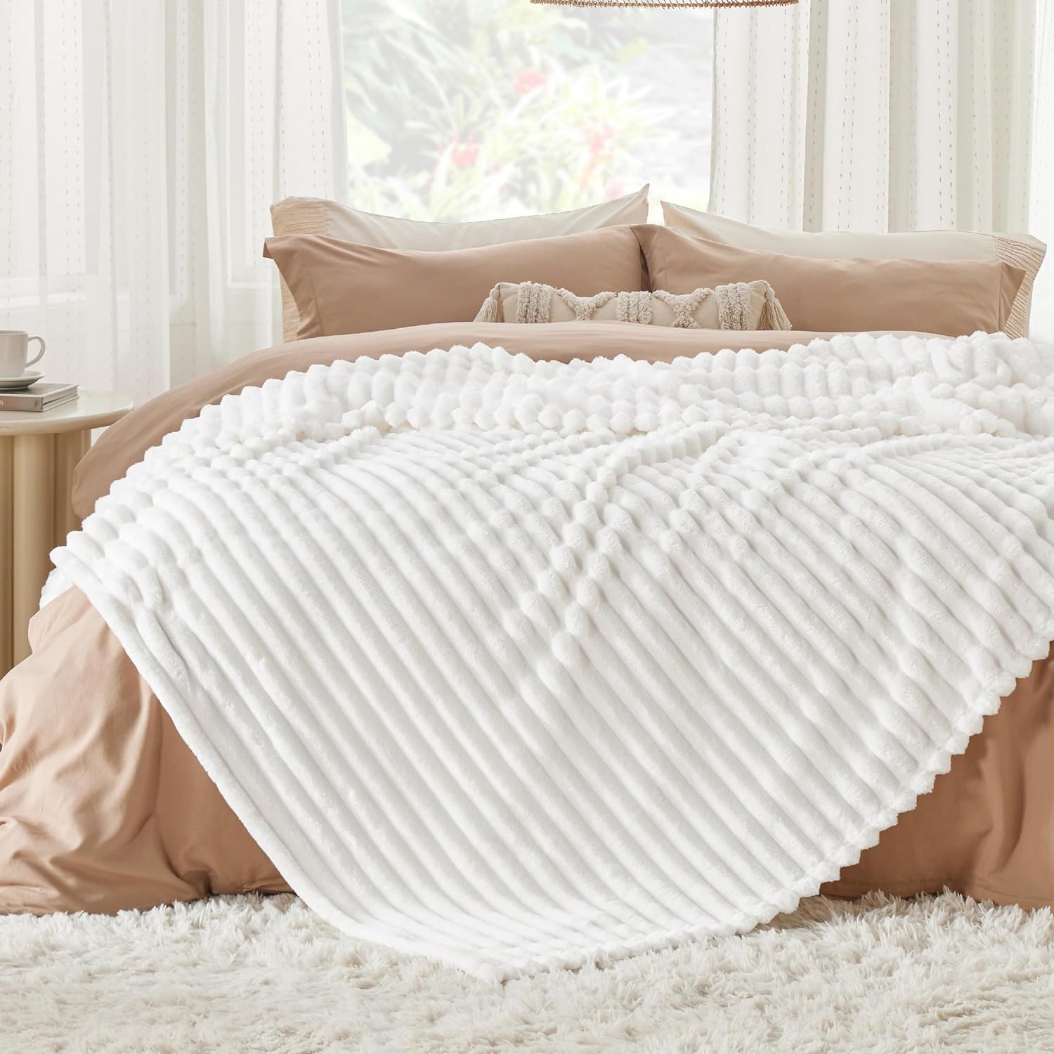 Bedsure Bedroom Decor White Blanket Queen Size Bedding Gifts…